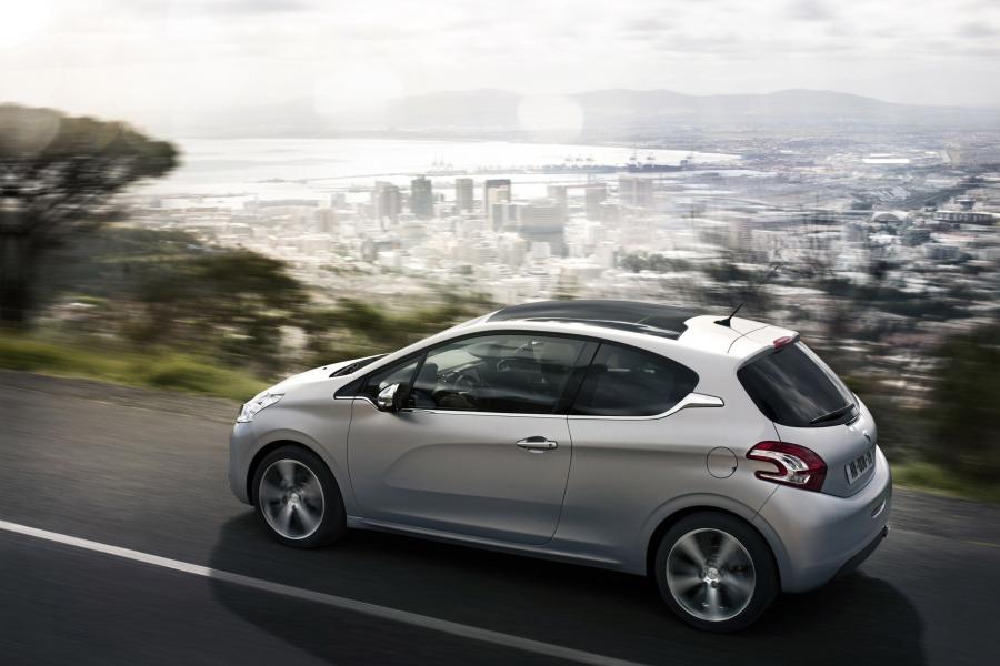  Peugeot 208 Ice Velvet 2012 года  (фото 16 из 33)